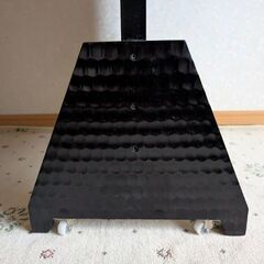 鎌倉彫大型スタンドミラー 黒木製キャスター付の画像