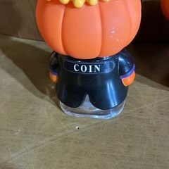 ジャックオーランタンのランプと貯金箱の画像