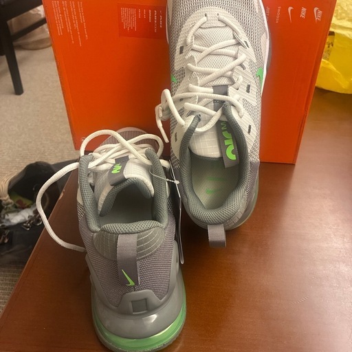 新品、正規品‼️NIKEエアマックスアルファトレーナー5‼️サイズ10インチ‼️蛍光グリーン‼️