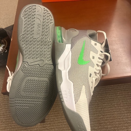 新品、正規品‼️NIKEエアマックスアルファトレーナー5‼️サイズ10インチ‼️蛍光グリーン‼️