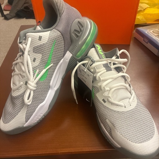 新品、正規品‼️NIKEエアマックスアルファトレーナー5‼️サイズ10インチ‼️蛍光グリーン‼️