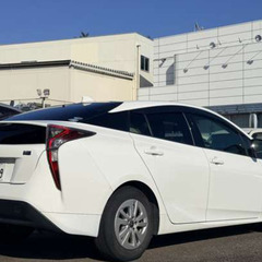 プリウス S Sセーフティセンス【☆彡提携クレジットご紹介可能☆彡】信用情報に不安があっても大丈夫♪の画像