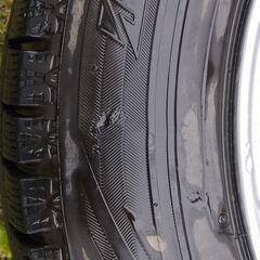 初期型アクアで使用 14インチホイール 4穴 PCD100 +39 ブリザックREVO GZ 165/70R14 わけありの画像