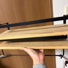 OLF 壁掛け棚 ウォールラック 壁掛けラック 棚 飾り棚 ウォールシェルフ おしゃれ ラック 木製 キッチン トレイ バスルーム壁棚 収納棚 壁ラック ガード付 組立簡単 壁掛け飾りラック ナチュラル 2個セット の画像