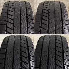 C-17 タイヤ 中古 BRIDGESTONE STUDLESS BLIZZAK VRX3 205/70R15の画像