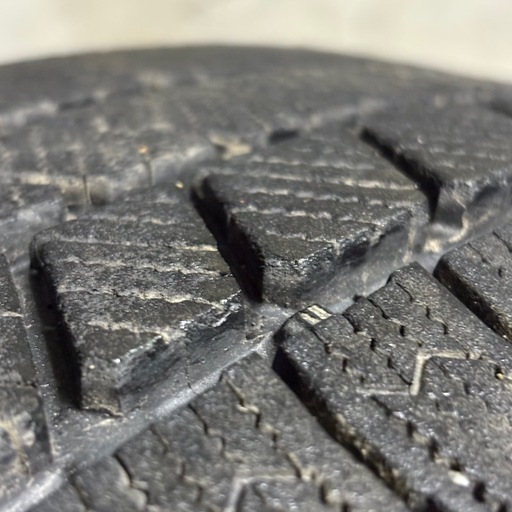 C-17 タイヤ 中古 BRIDGESTONE STUDLESS BLIZZAK VRX3 205/70R15