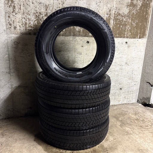C-17 タイヤ 中古 BRIDGESTONE STUDLESS BLIZZAK VRX3 205/70R15