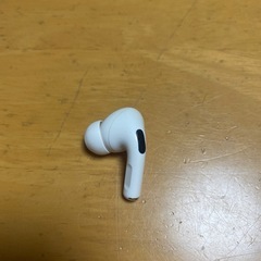airpods pro 第1世代　イヤホン 左耳のみ　ノイズあり　A2084の画像