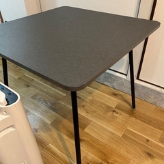 ダイニングテーブルの画像