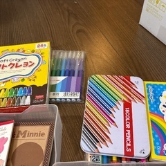 おりがみ、クレヨン、ノートなど不用品の画像