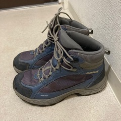 モンベル　トレッキングシューズ
の画像
