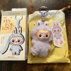 イニシャルラブブ　E ぬいぐるみペンダントの画像