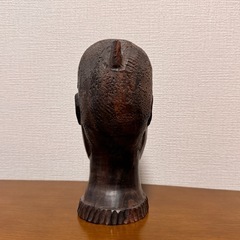 木彫りの像の画像