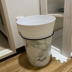 シェルフ＋ゴミ箱の画像