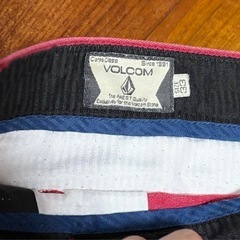 VOLCOM 赤 ショートパンツ 32の画像