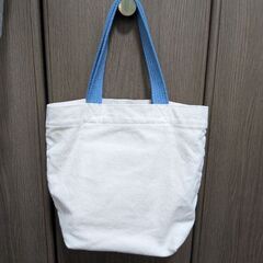 トートバッグ、化粧ポーチの画像