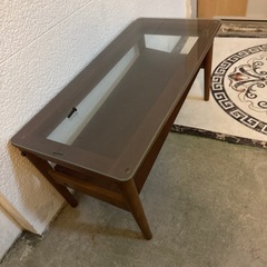 小さいなテーブルの画像