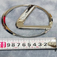 レクサスエンブレムの画像