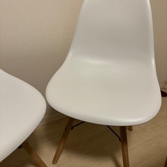 【使用短い】イームズチェア 4脚セット（使用2脚+未使用2脚）　の画像