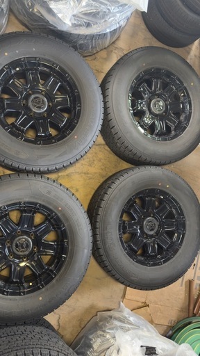 【ランクル 】
スタッドレスタイヤ