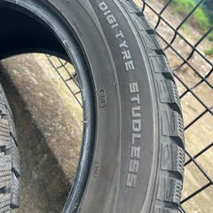 DUNLOP ダンロップ スタッドレスタイヤ 225/55/17の画像
