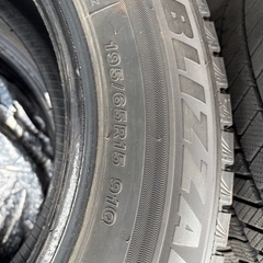 スタッドレスタイヤ　195/65R15 VRX3の画像