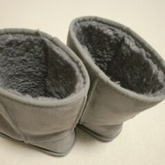 新品未使用 ムートン ブーツ グレーの画像