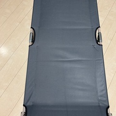 折りたたみベッド　グレー
の画像