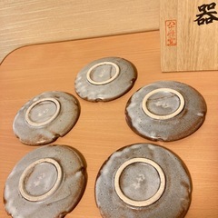 【未使用品‼️】美濃の器 陶器の皿 白い羽の模様 の画像