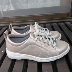 【Pansy】パンジースニーカー　23.0EEE　1回のみ使用美品の画像