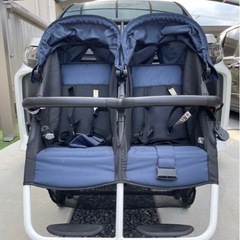 双子用ベビーカーの画像