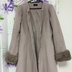 薄ピンク色のコートです！
の画像