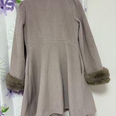 薄ピンク色のコートです！
の画像