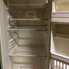 昭和レトロ冷蔵庫の画像