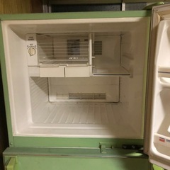 昭和レトロ冷蔵庫の画像