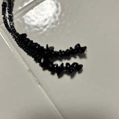 漆と黒ビーズのハンドメイドネックレスの画像