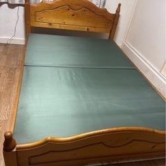 セミダブルベッドとフレームの画像