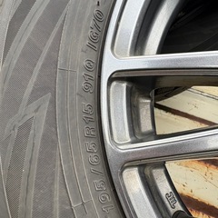 スタッドレスタイヤ　ホイール付きの画像