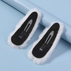 【タイムセール】ヘアピン 1個 冬 ふわふわの画像