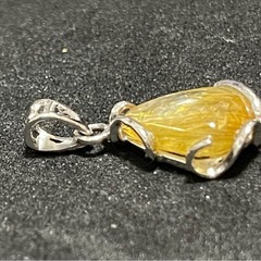 ルチルクォーツ　ペンダントトップ　1.5cm×1.2cmの画像