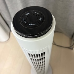 タワー型　扇風機の画像