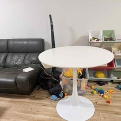 ソファー、テーブルの画像