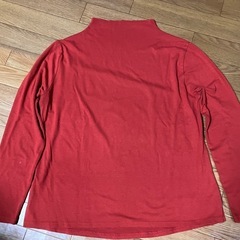 赤い⭕️ハイネック長袖Tシャツ11の画像
