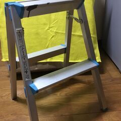 2段脚立（10月一杯）の画像