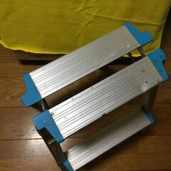 2段脚立（10月一杯）の画像