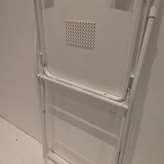 折り畳みが出来る白い椅子　4脚セットの画像