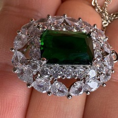 ネックレスの画像