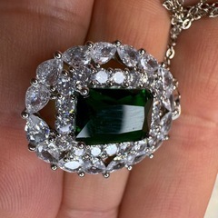 ネックレスの画像