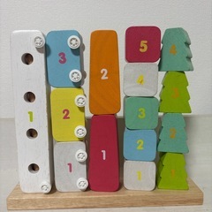 木製　知育　積み木　糸通し　の画像