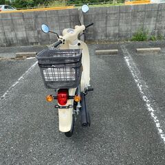 ホンダ スーパーカブ50 2BH-AA09 ノーマル かご付き走行少なめ。の画像
